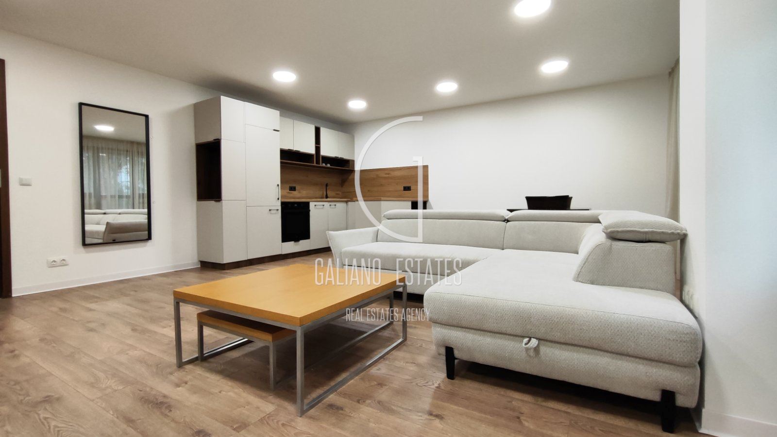 Апартамент с две спални до метростанция Джеймс Баучер - 0