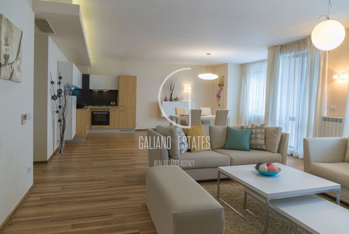 Апартамент с три спални в представителна сграда - 0