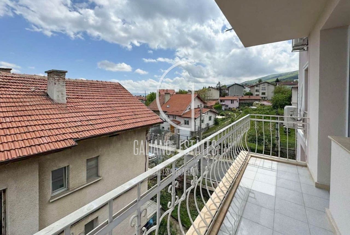 Просторен тристаен апартамент в кв. Драгалевци - 0