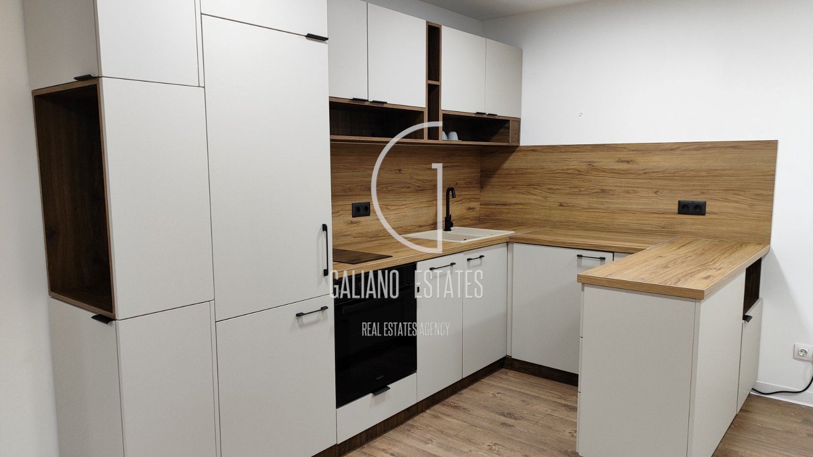 Апартамент с две спални до метростанция Джеймс Баучер - 0