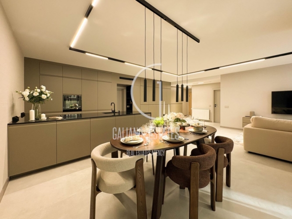 Стилен нов апартамент с двор в затворен комплекс - 0