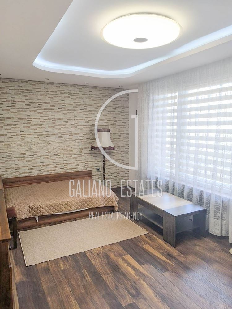 Елегантен тристаен апартамент в района на Медицинска академия - 0