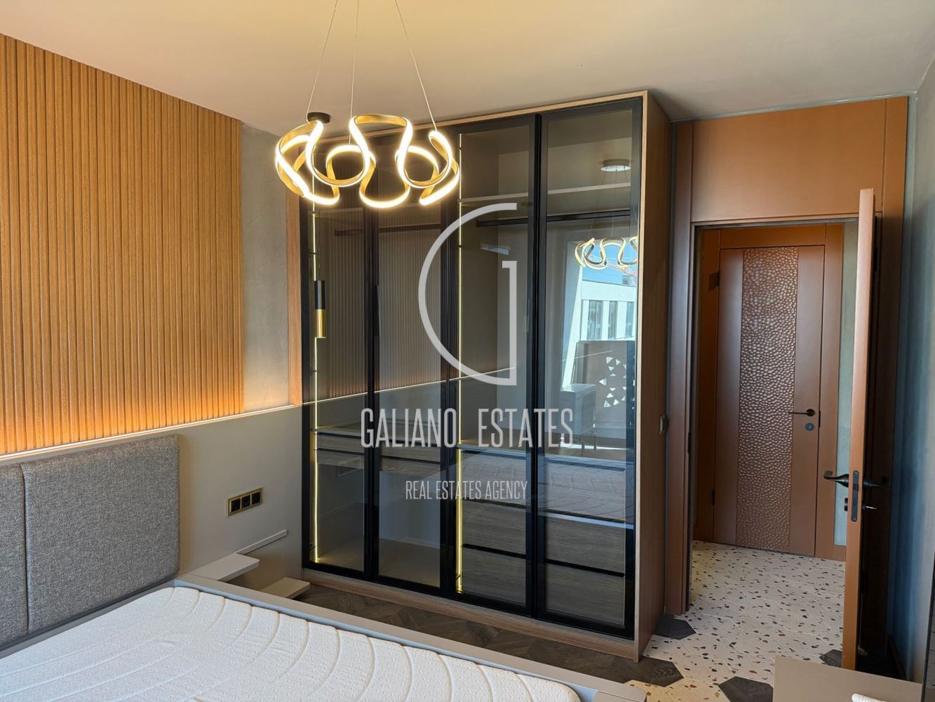 Двустаен апартамент в кв. Кръстова вада - 0