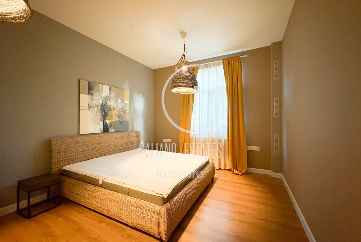 Просторен апартамент в Докторски паметник - 0