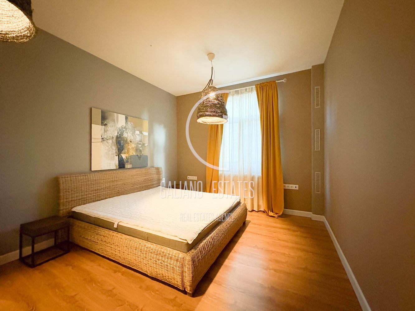 Просторен апартамент в Докторски паметник - 0