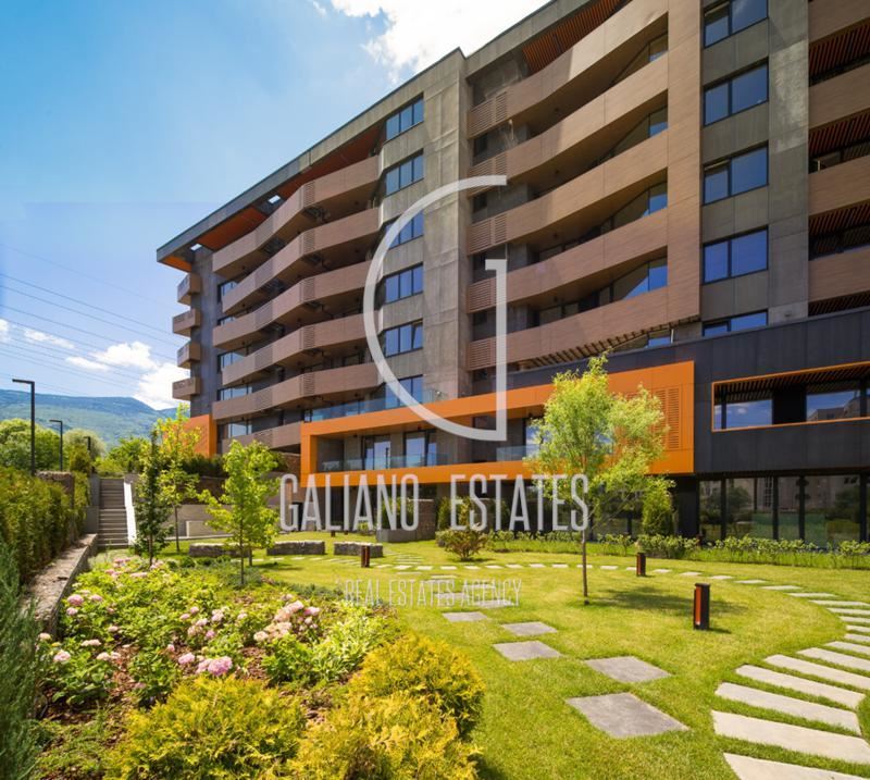 Елегантен тристаен апартамент с дизайнерско обзавеждане и паркомясто в кв. Витоша - 0