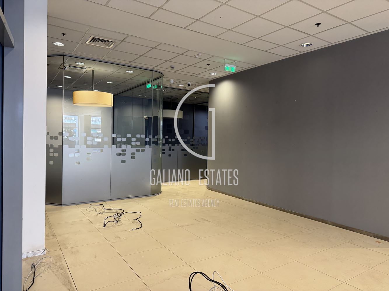 Просторен офис в сърцето на София - 0