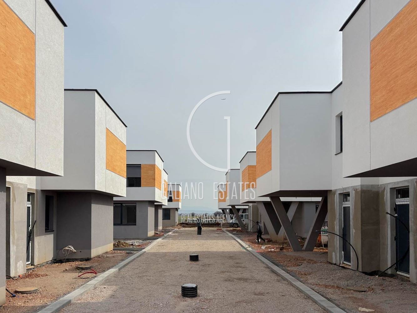 Modern two-story single-family house near Sofia-0 Модерна двуетажна еднофамилна къща близо до София - 0