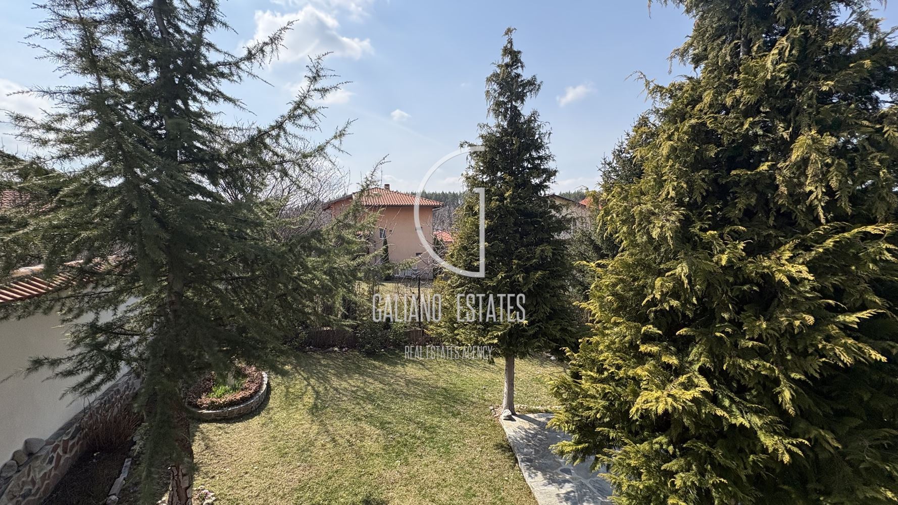 Уютна къща с панорамни гледки в с. Кладница - 0