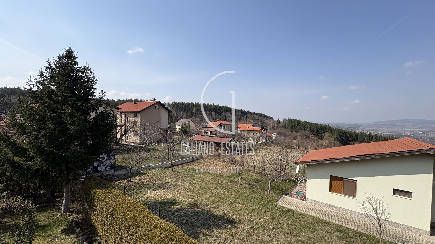 Уютна къща с панорамни гледки в с. Кладница - 0