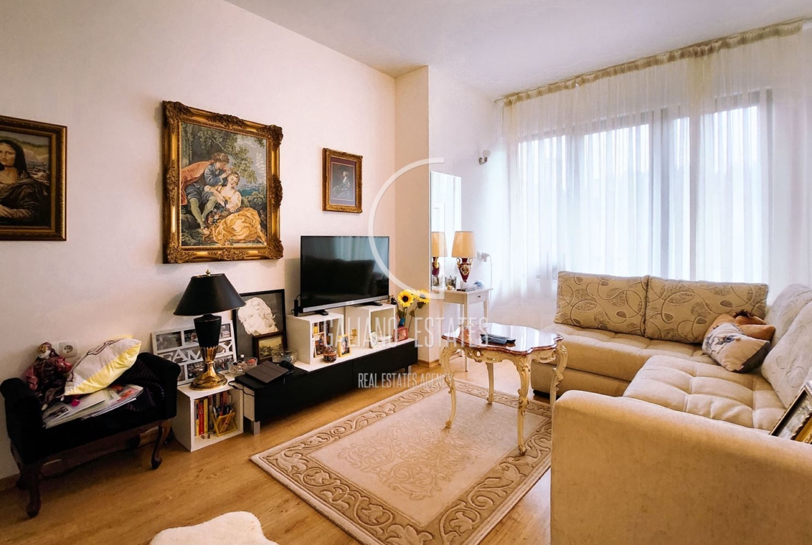 Елегантна къща в затворен комплекс до Англо-американското училище - 0