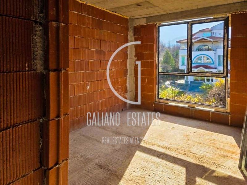 Слънчев тристаен апартамент в м-т Гърдова глава - 0