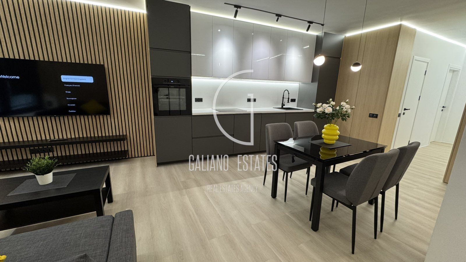 Четиристаен апартамент в Център - 0