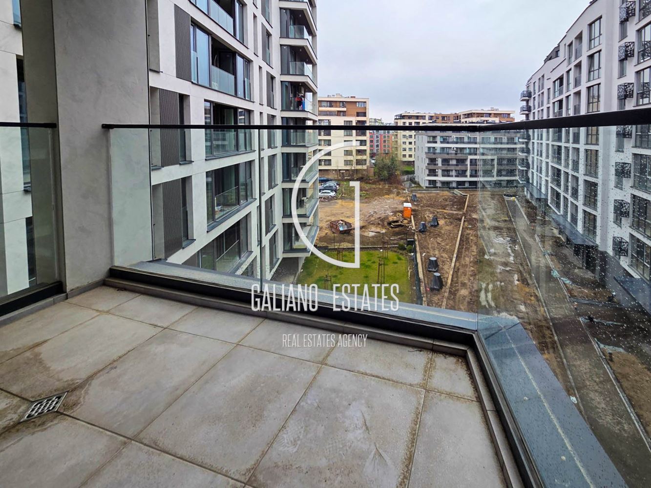 Светъл тристаен апартамент с АКТ 16 в кв. Малинова долина - 0