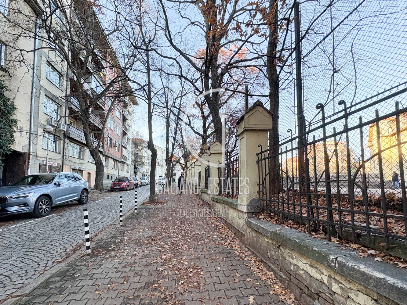 Просторен апартамент в Докторски паметник - 0