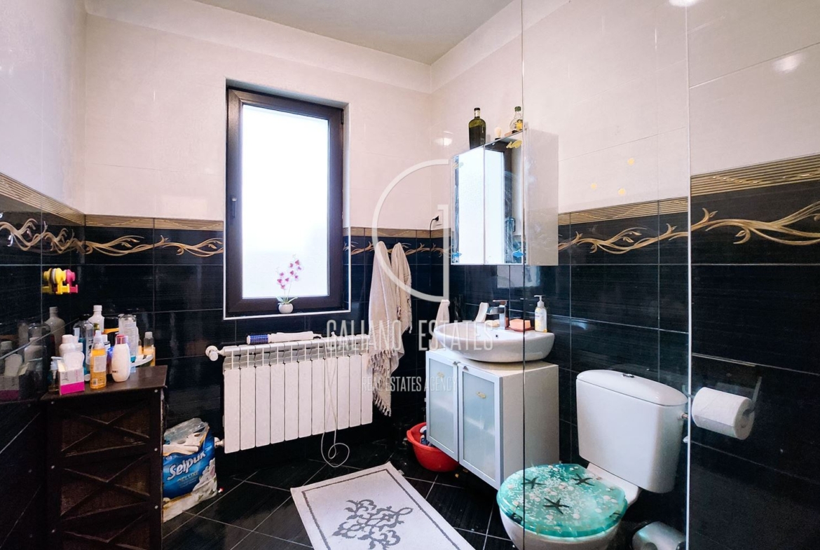 Елегантна къща в затворен комплекс до Англо-американското училище - 0