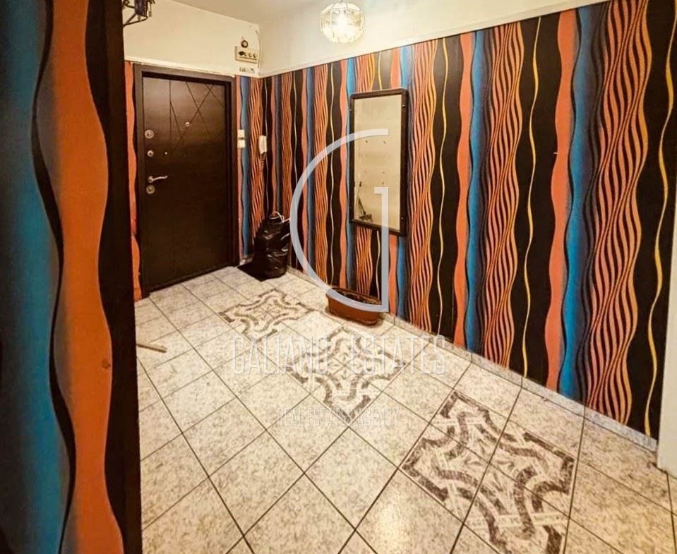 Просторен двустаен апартамент с потенциал за тристаен в ж.к. Дианабад - 0