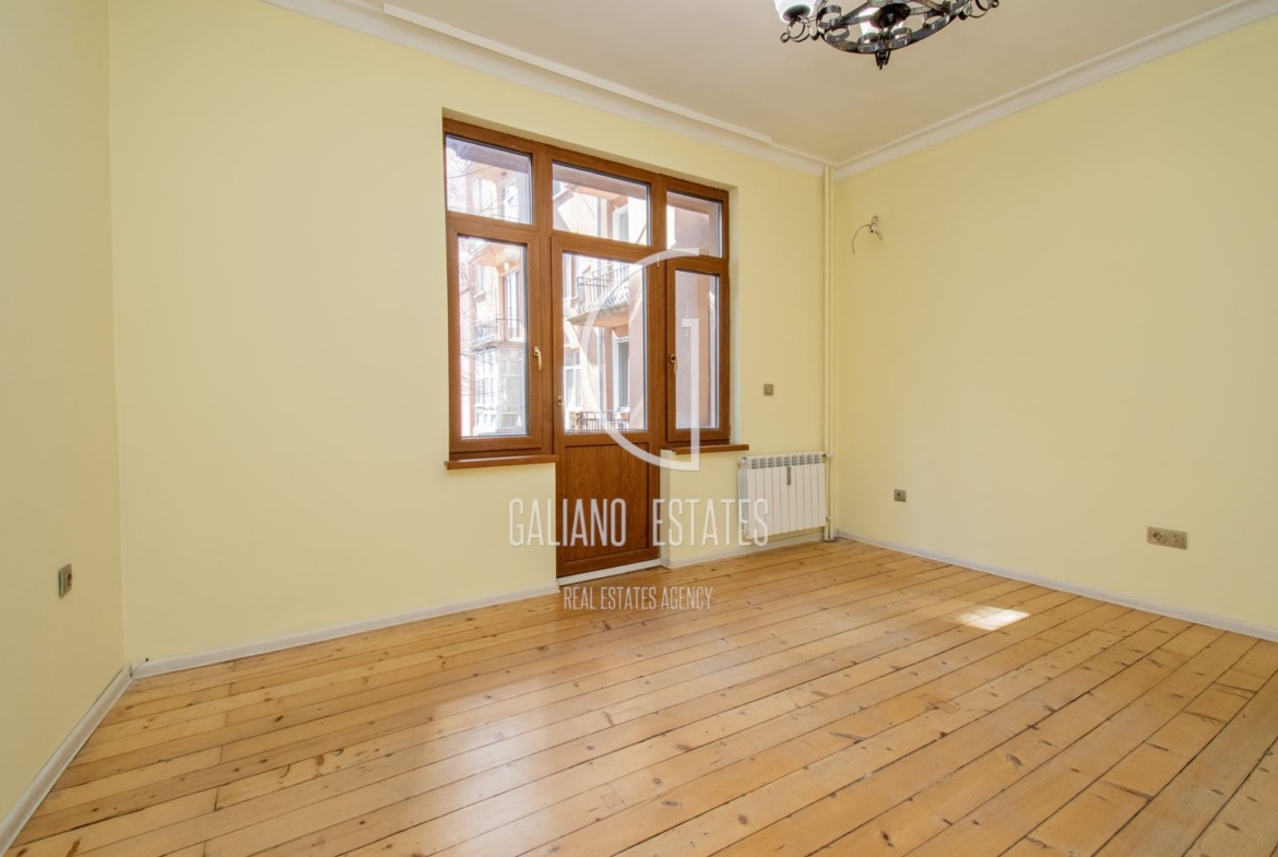 Функционален апартамент срещу парка на НДК - 0