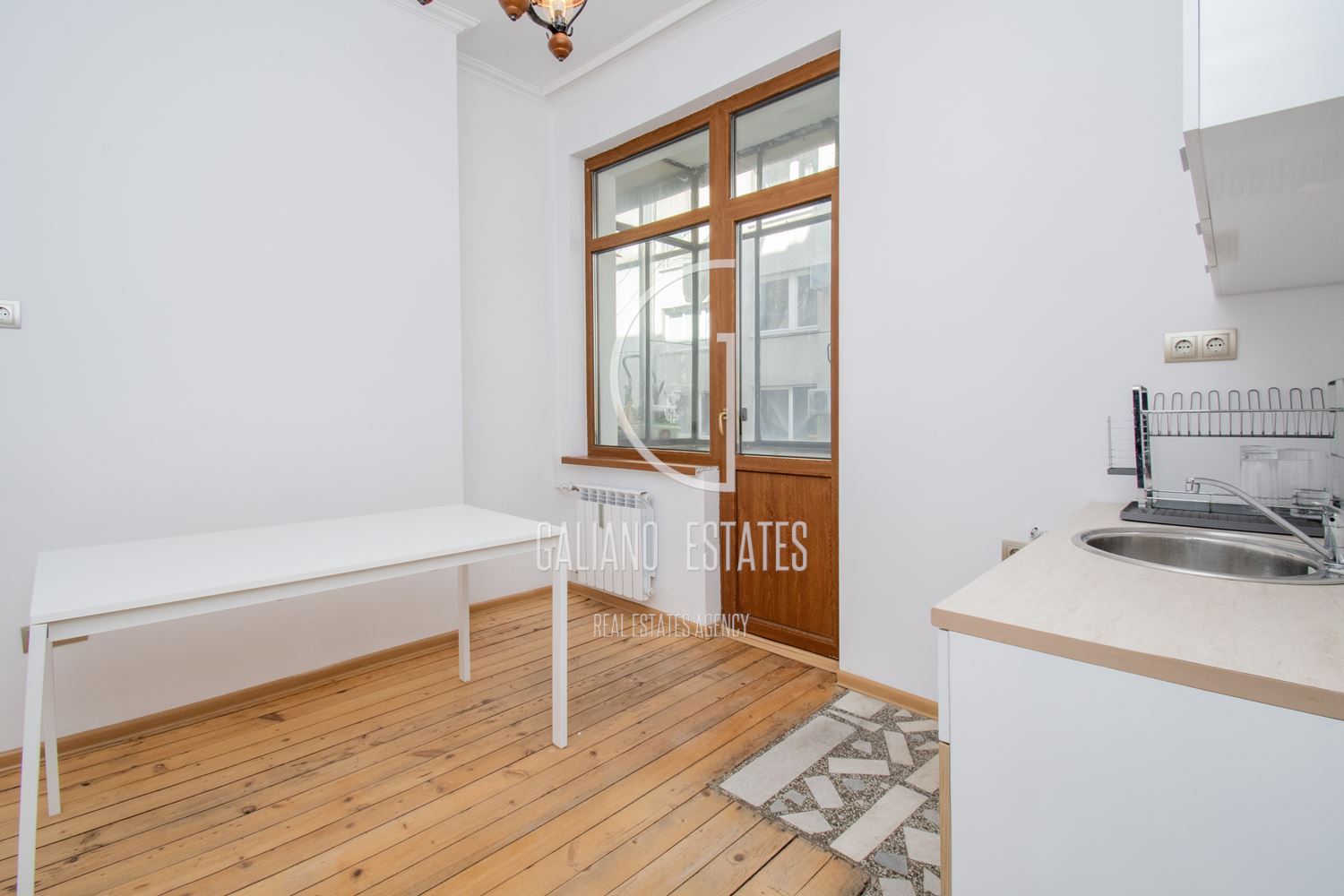 Функционален апартамент срещу парка на НДК - 0