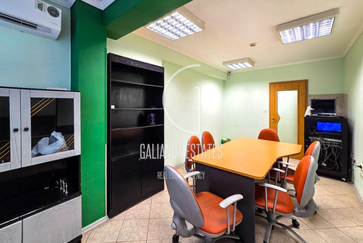 Елегантен офис с отлична локация в кв. Витоша - 0