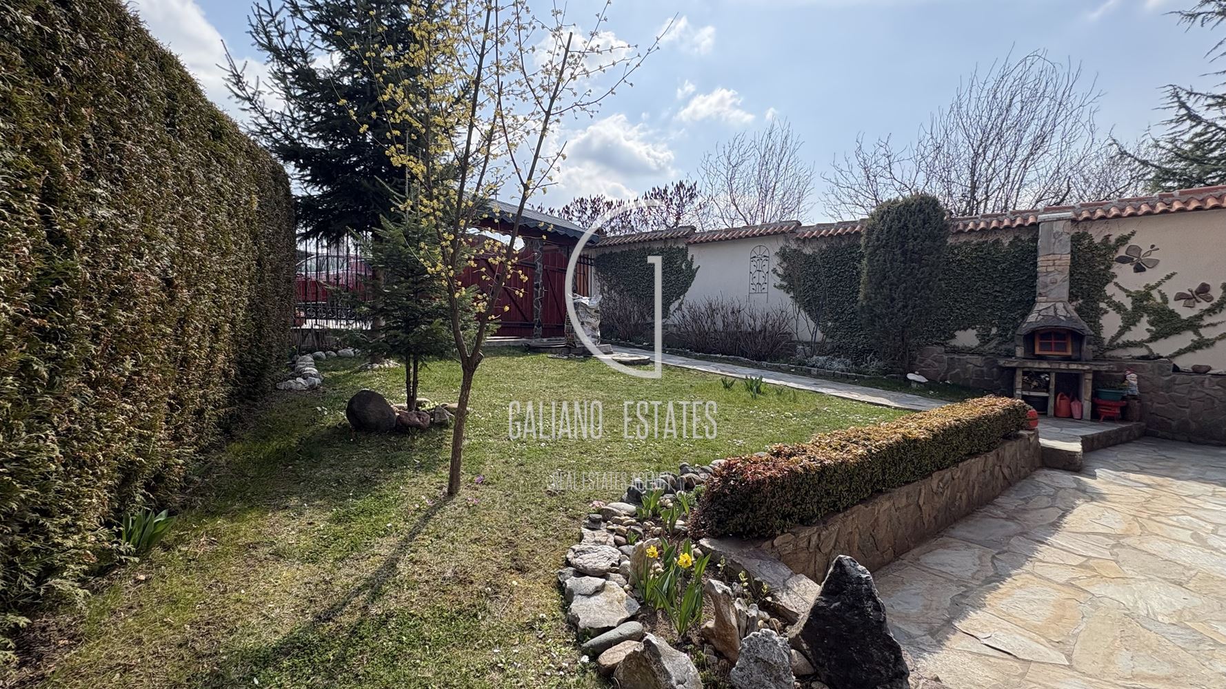 Уютна къща с панорамни гледки в с. Кладница - 0