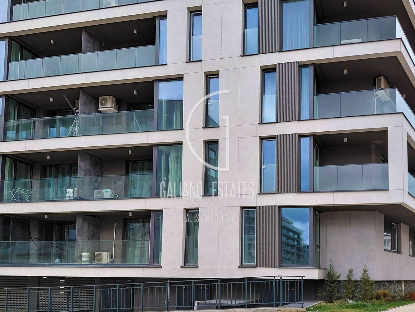 Светъл и функционален тристаен апартамент с две тераси и паркомясто в кв. Малинова долина - 0