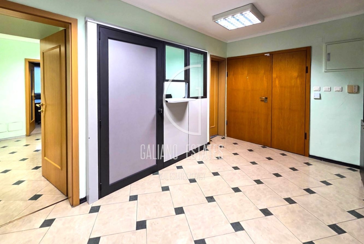 Елегантен офис с отлична локация в кв. Витоша - 0