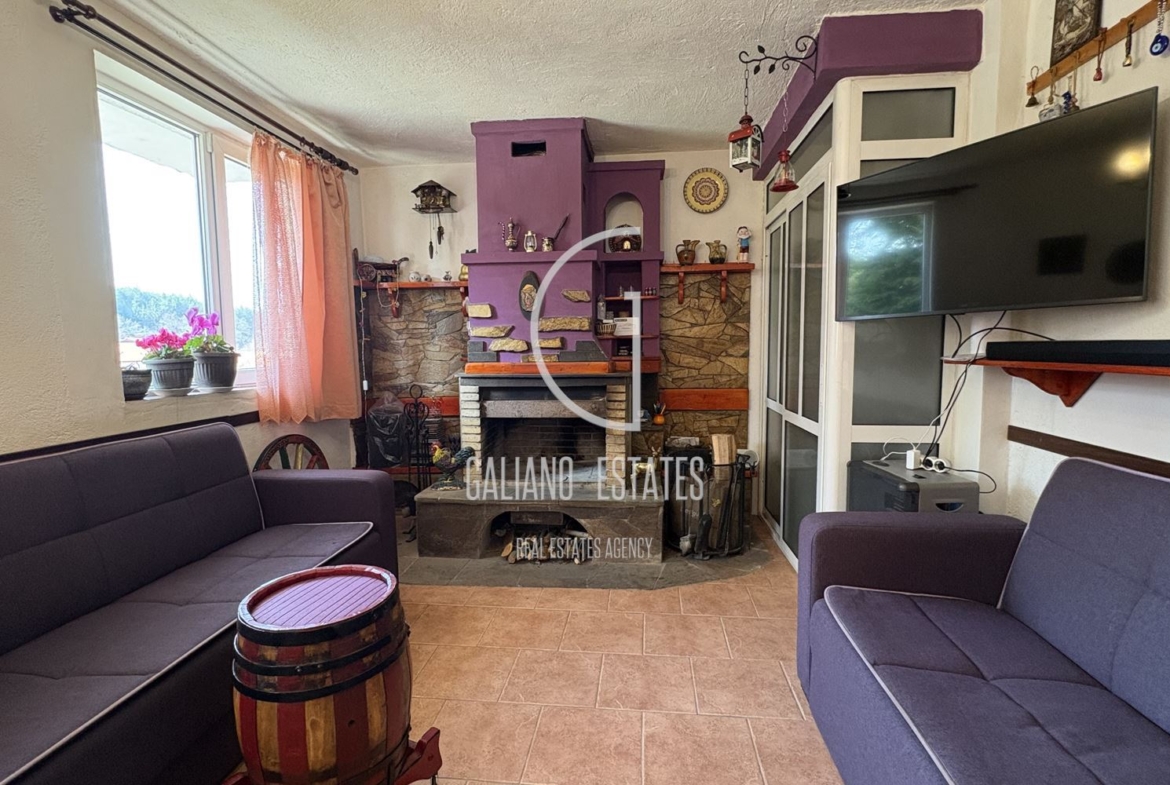 Уютна къща с панорамни гледки в с. Кладница - 0