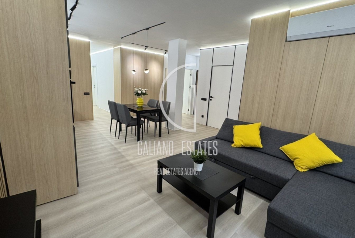 Четиристаен апартамент в Център - 0