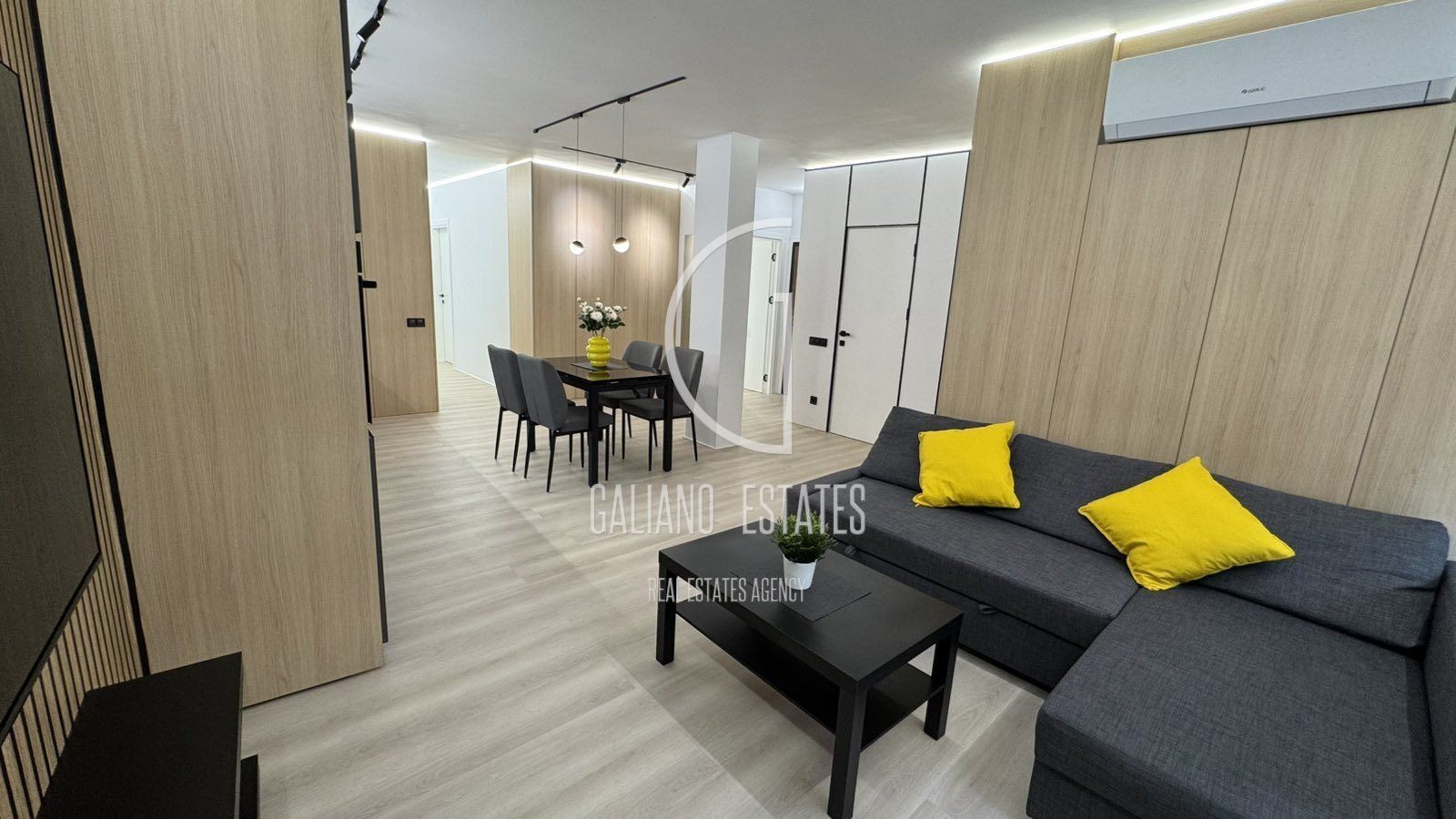 Четиристаен апартамент в Център - 0