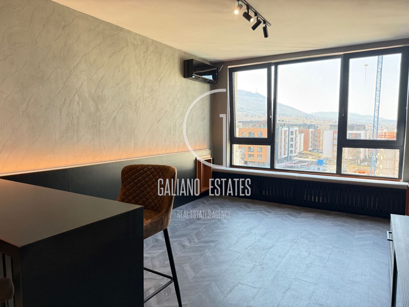 Двустаен апартамент в кв. Кръстова вада - 0