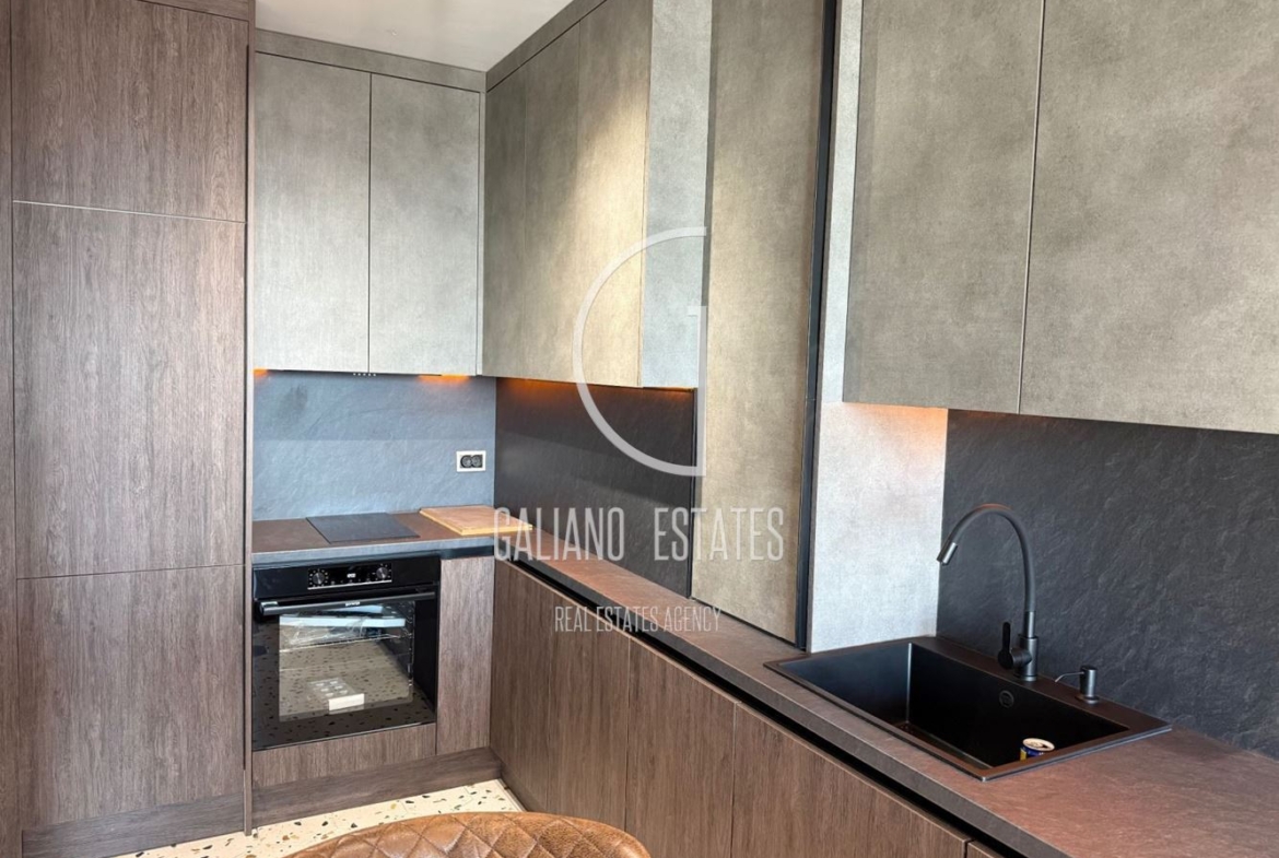 Двустаен апартамент в кв. Кръстова вада - 0