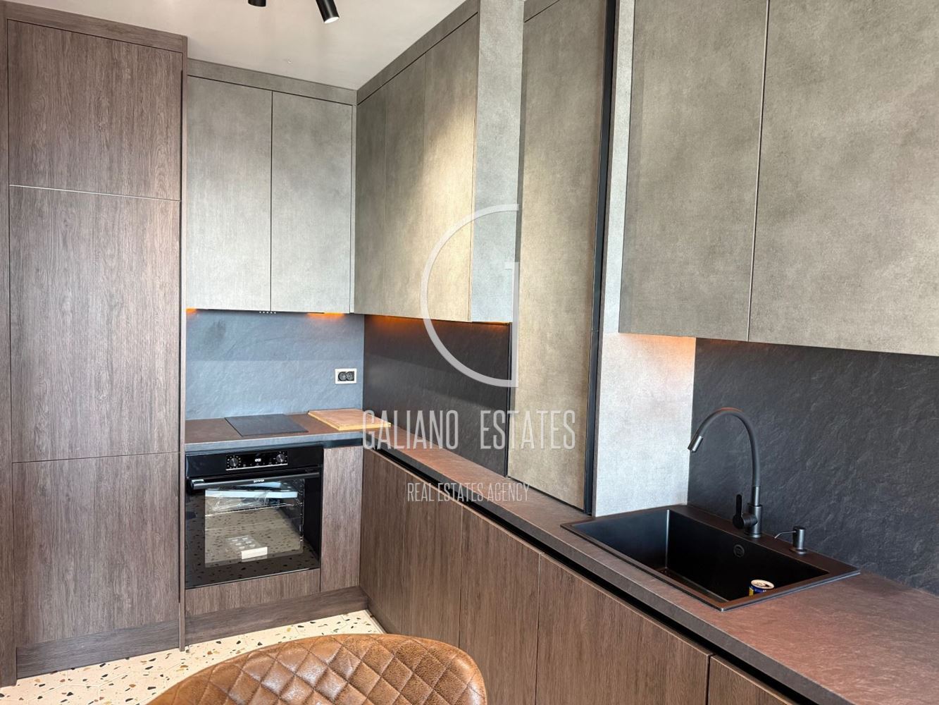 Двустаен апартамент в кв. Кръстова вада - 0