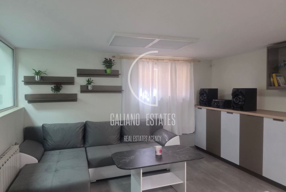 Уютен двустаен апартамент в кв. Лагера - 0