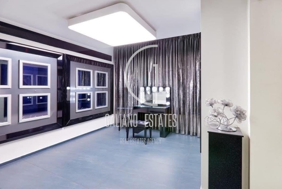 Представителен биснес имот в кв. Изток - 0