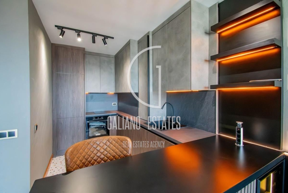 Двустаен апартамент в кв. Кръстова вада - 0