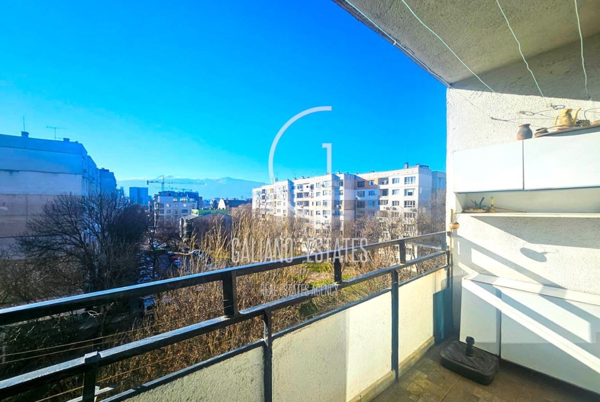 Южен двустаен апартамент в ж.к. Хаджи Димитър - 0