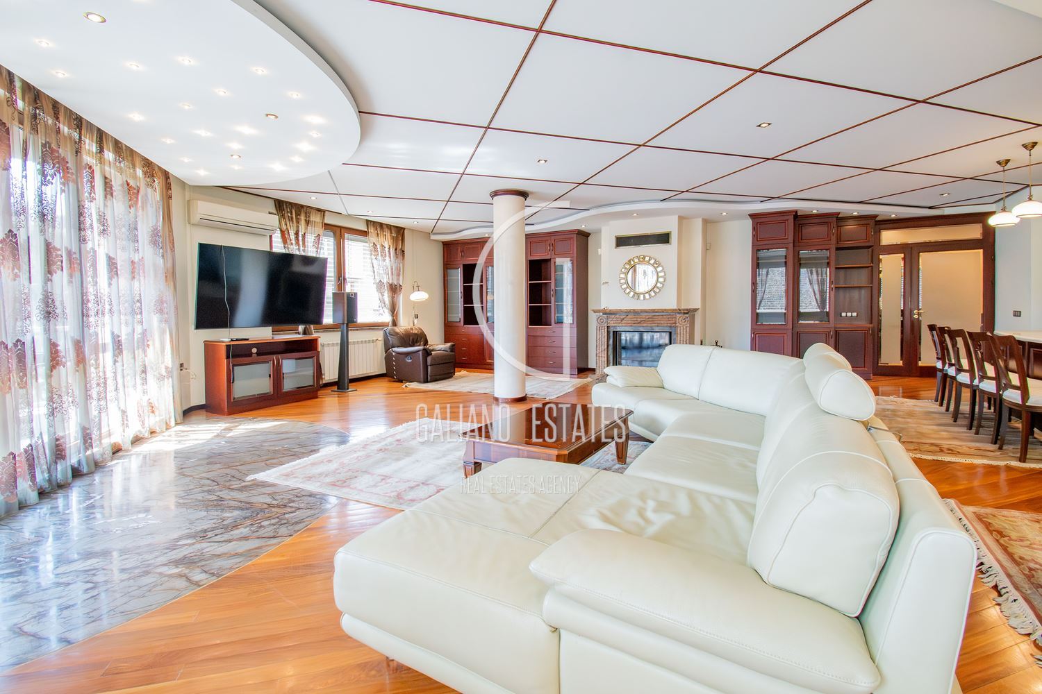 Апартамент с три спални в представителна сграда - 0