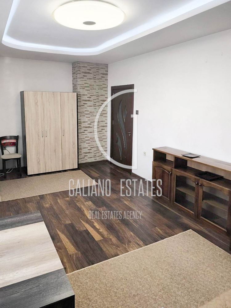 Елегантен тристаен апартамент в района на Медицинска академия - 0