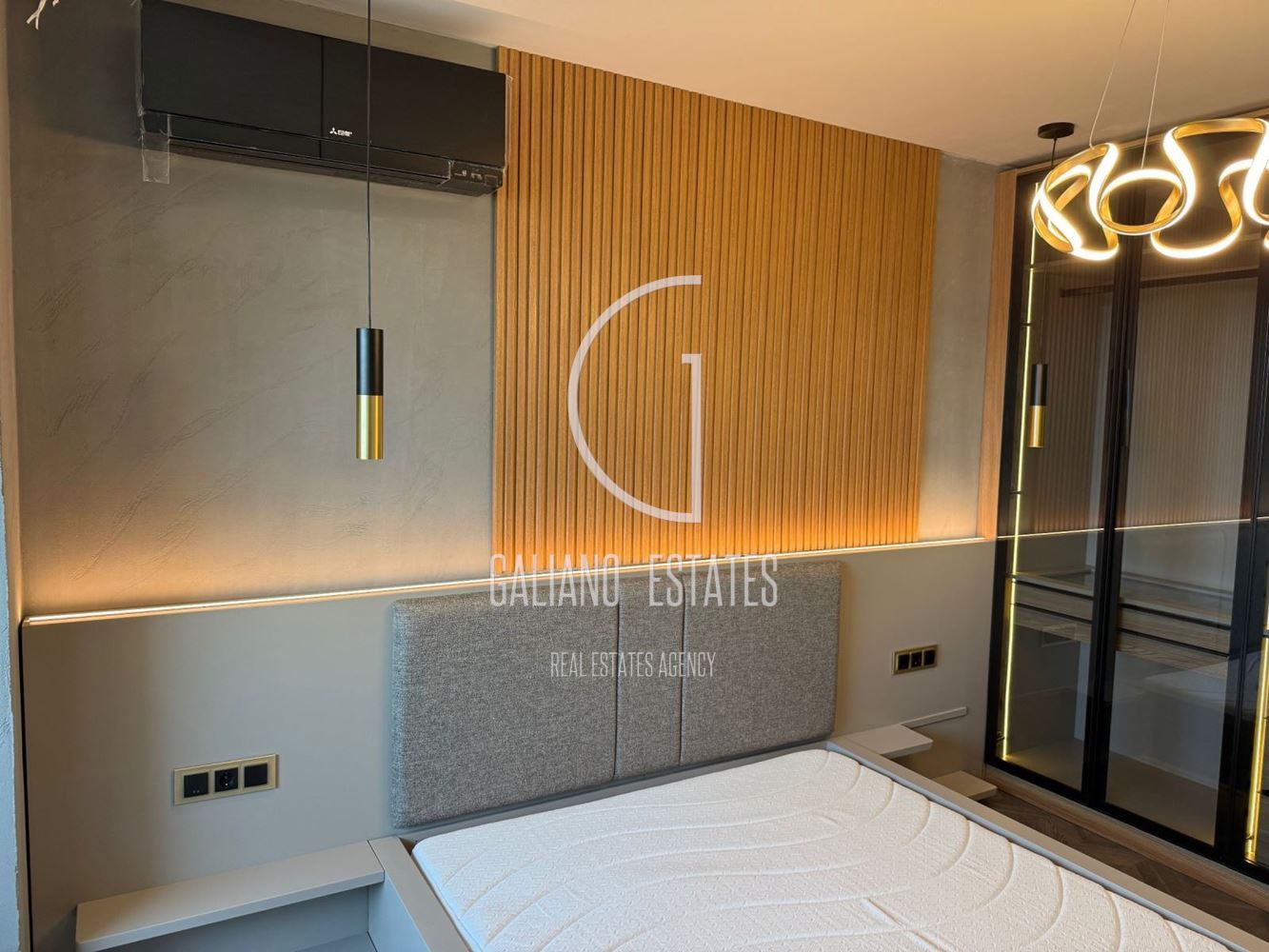 Двустаен апартамент в кв. Кръстова вада - 0