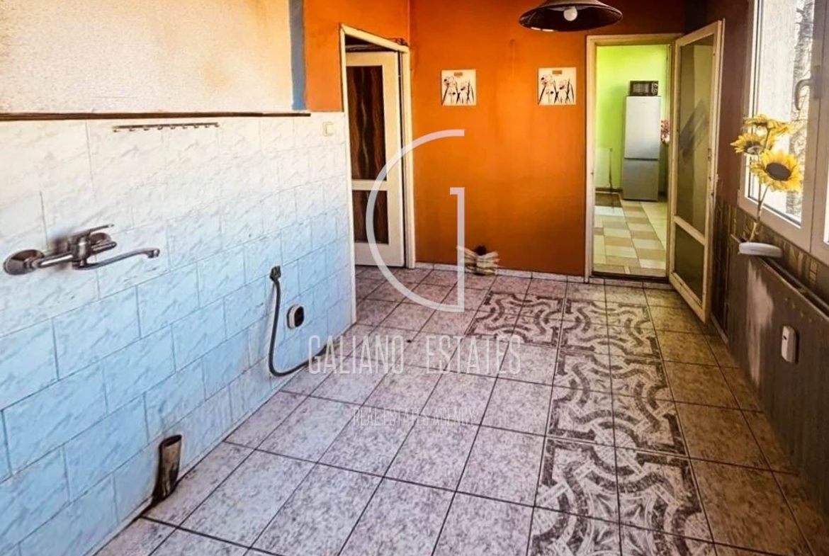 Просторен двустаен апартамент с потенциал за тристаен в ж.к. Дианабад - 0