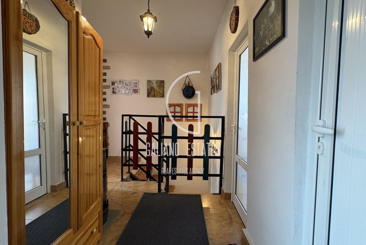 Уютна къща с панорамни гледки в с. Кладница - 0