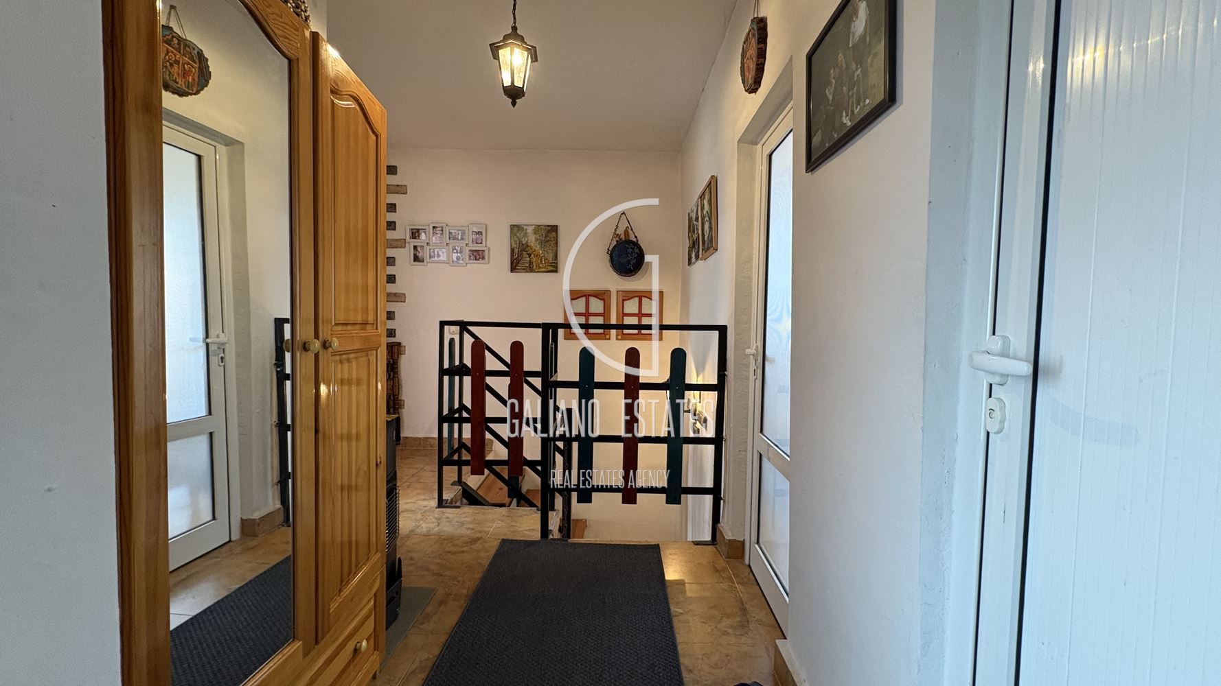 Уютна къща с панорамни гледки в с. Кладница - 0