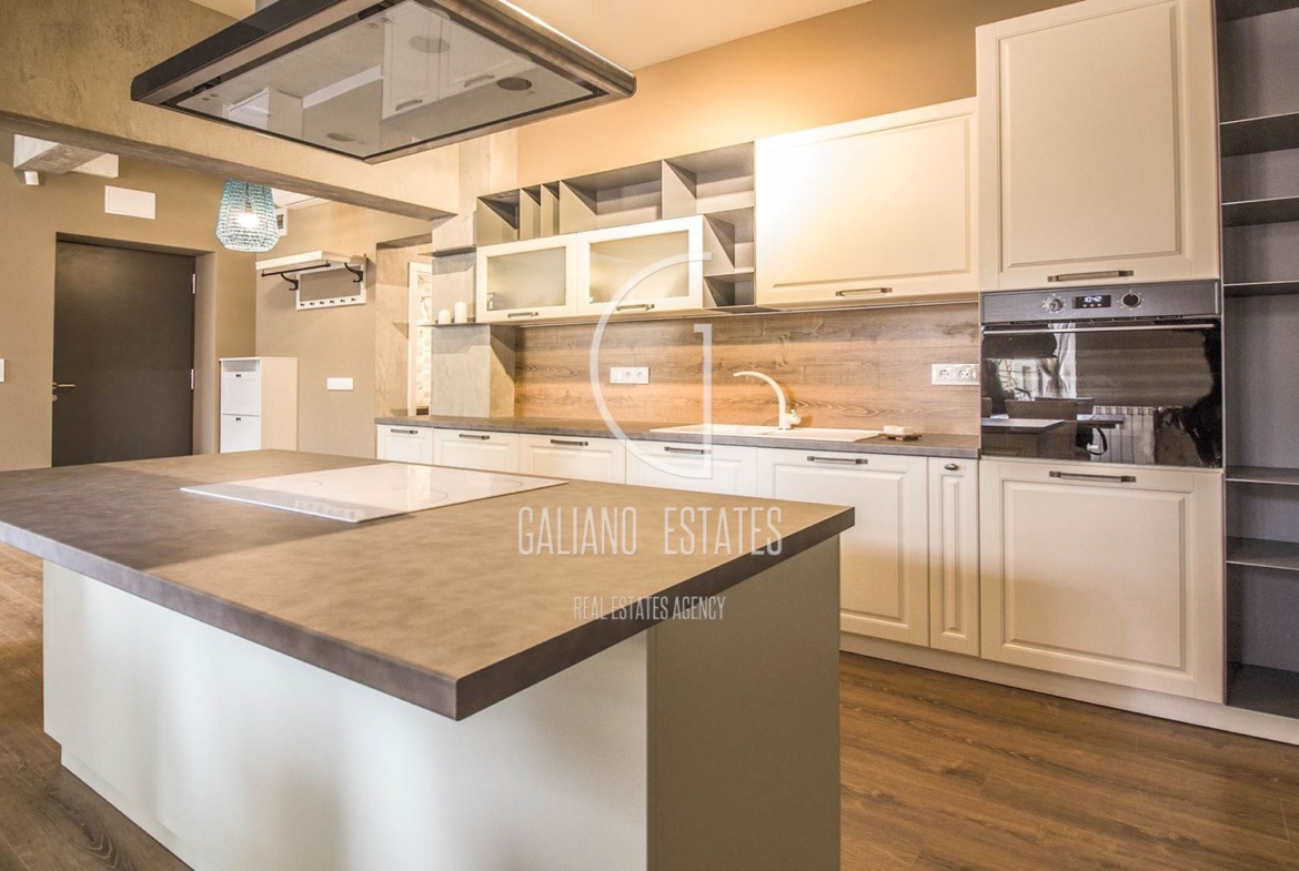 Просторен апартамент в Докторски паметник - 0