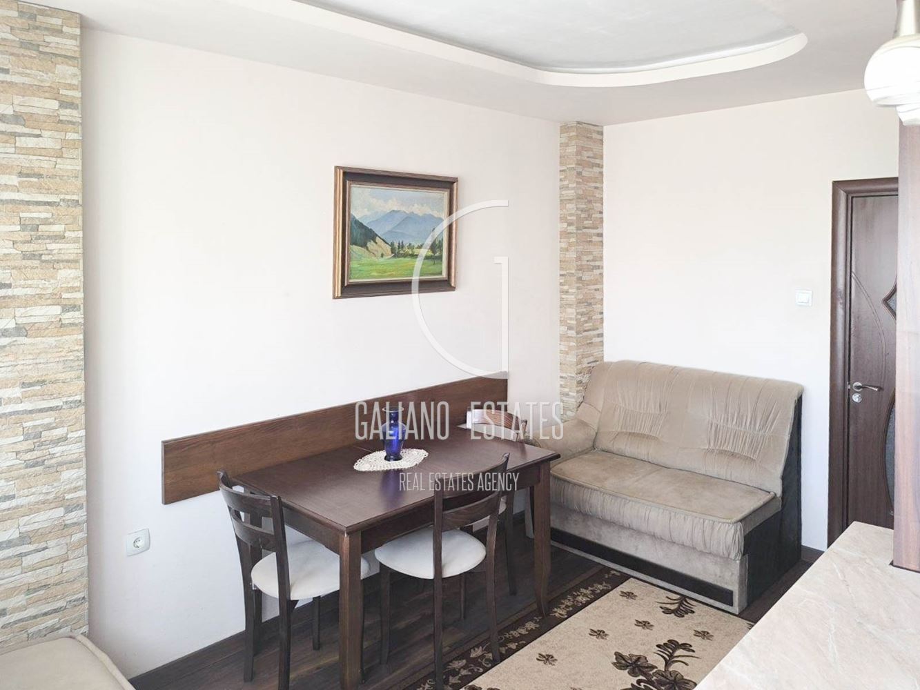 Елегантен тристаен апартамент в района на Медицинска академия - 0