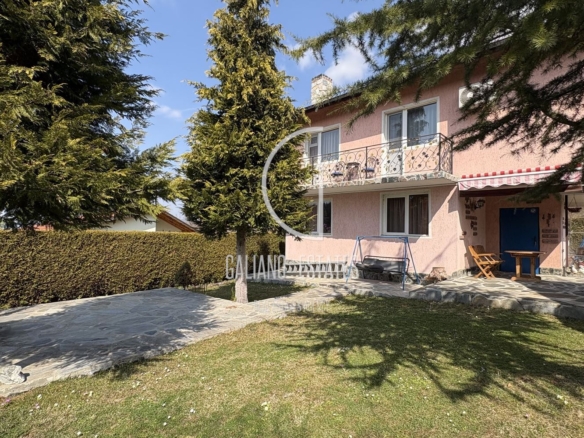 Уютна къща с панорамни гледки в с. Кладница - 0