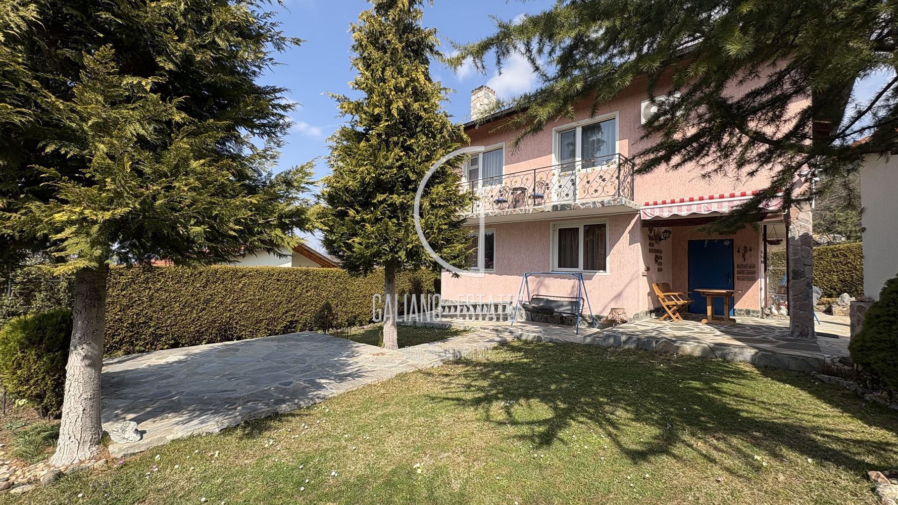 Уютна къща с панорамни гледки в с. Кладница - 0