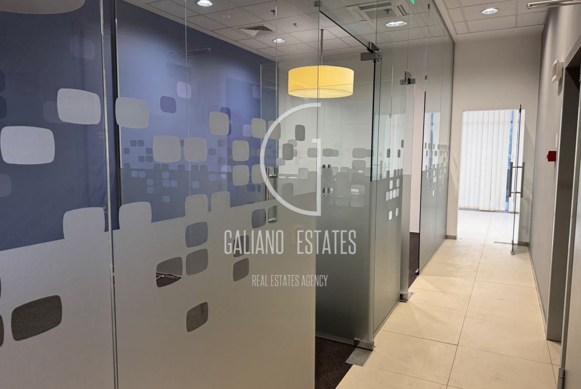 Просторен офис в сърцето на София - 0