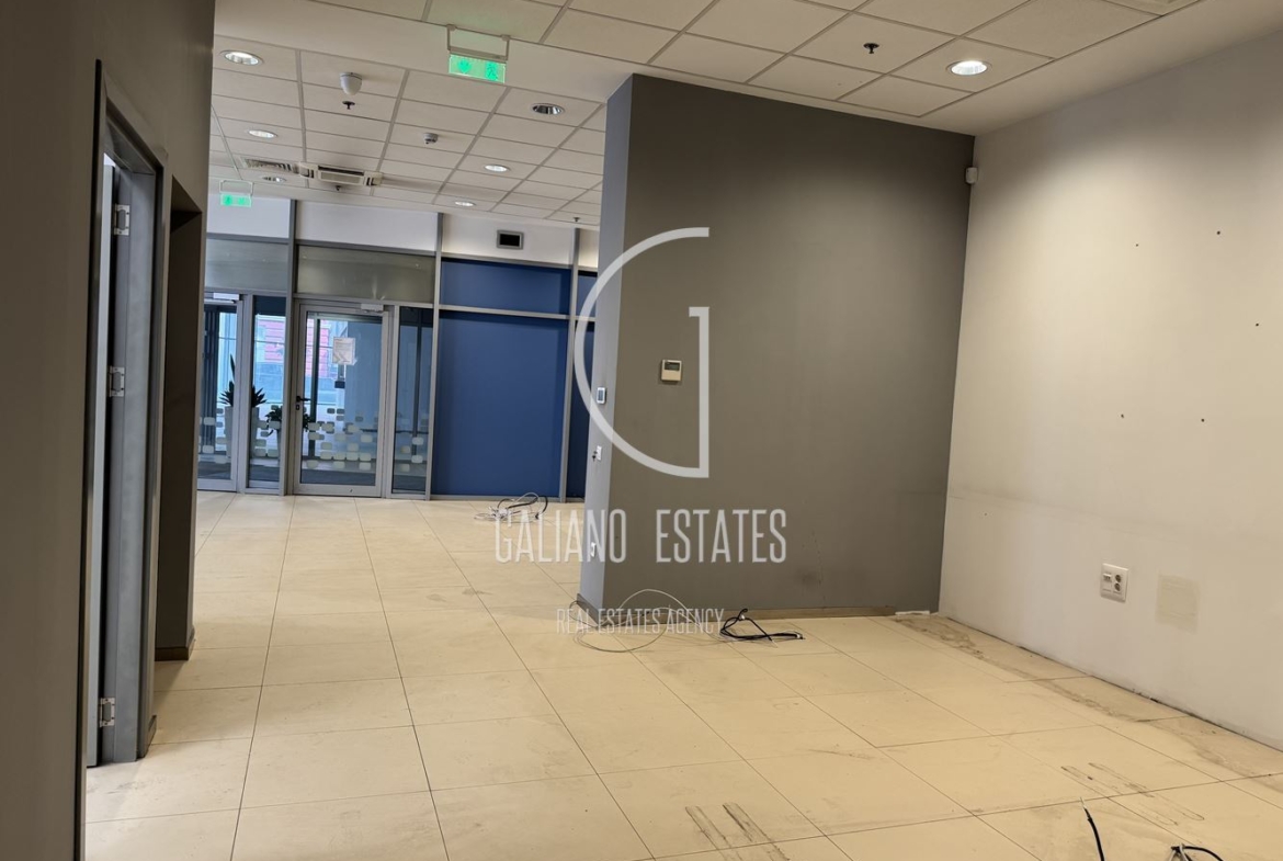 Просторен офис в сърцето на София - 0