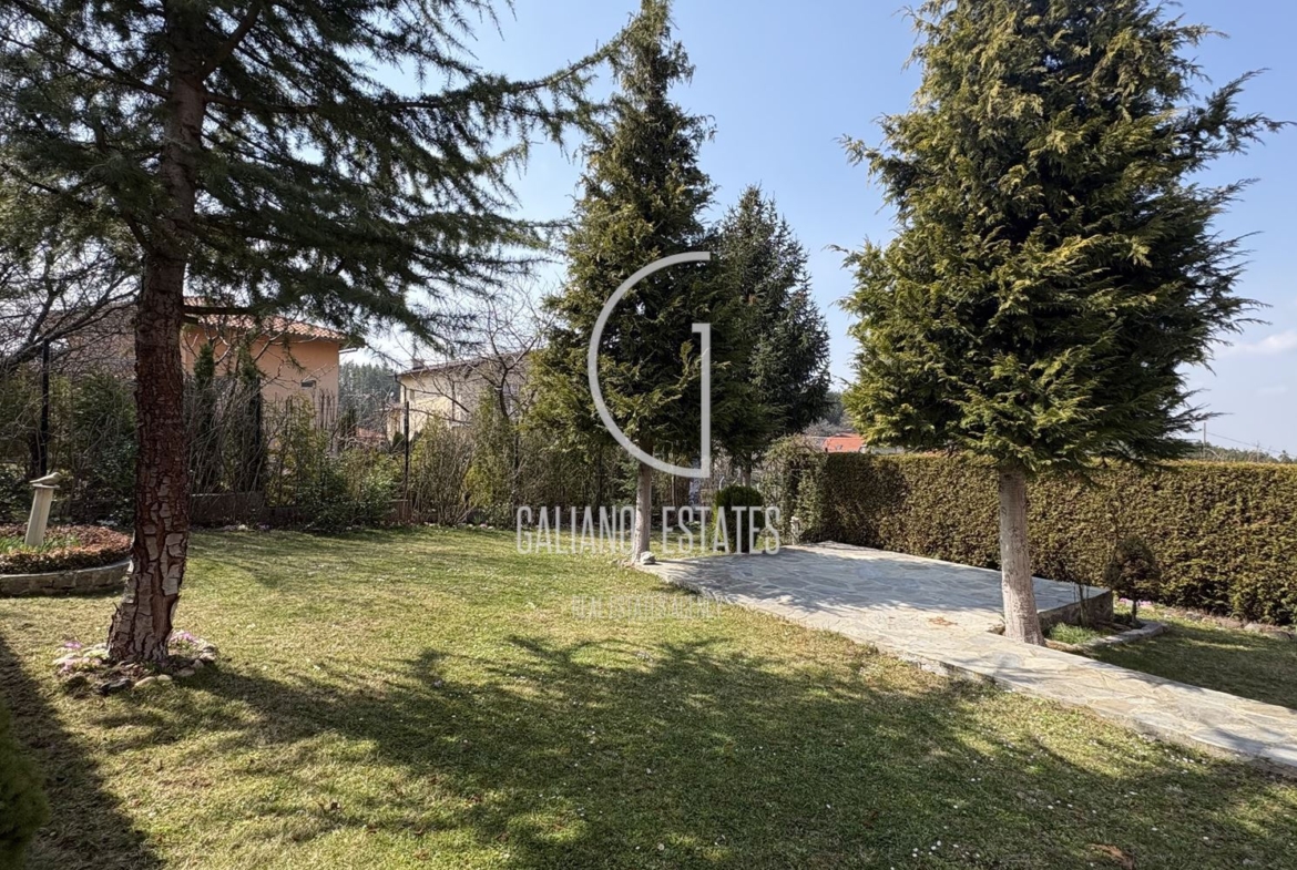 Уютна къща с панорамни гледки в с. Кладница - 0